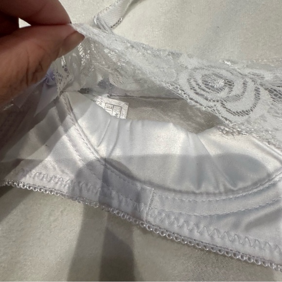 Oh La La Cherie Peekaboo Bra Lace Satin White Size Small NWT - Picture 7 of 8